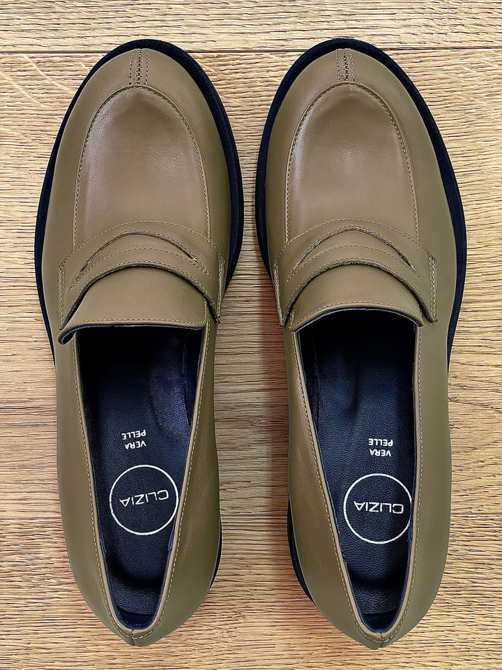 NELLY PELLE KAKI